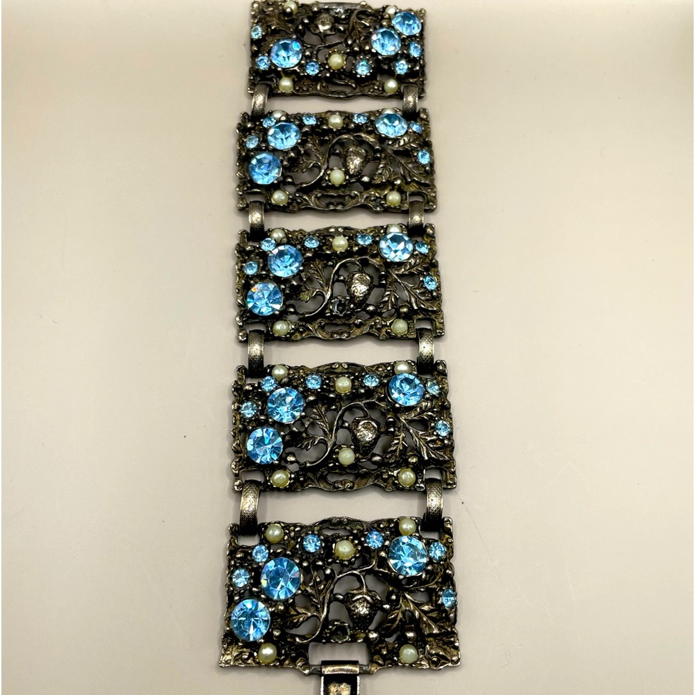 Beautiful Vintage Simulated stone jointed bracelet